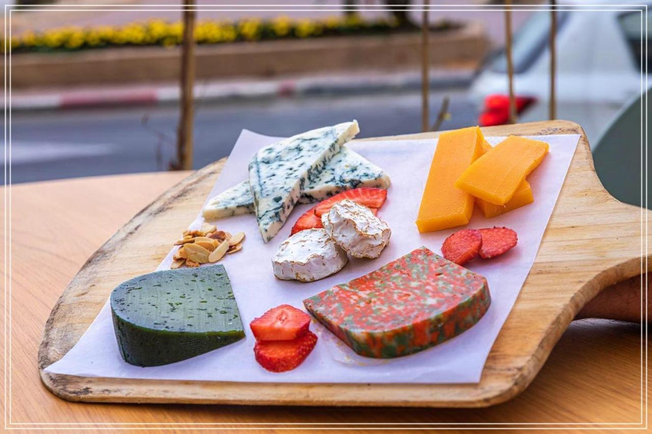 Beach Boutique Hotel And Spa By Tlv Hotels Tel Aviv Esterno foto